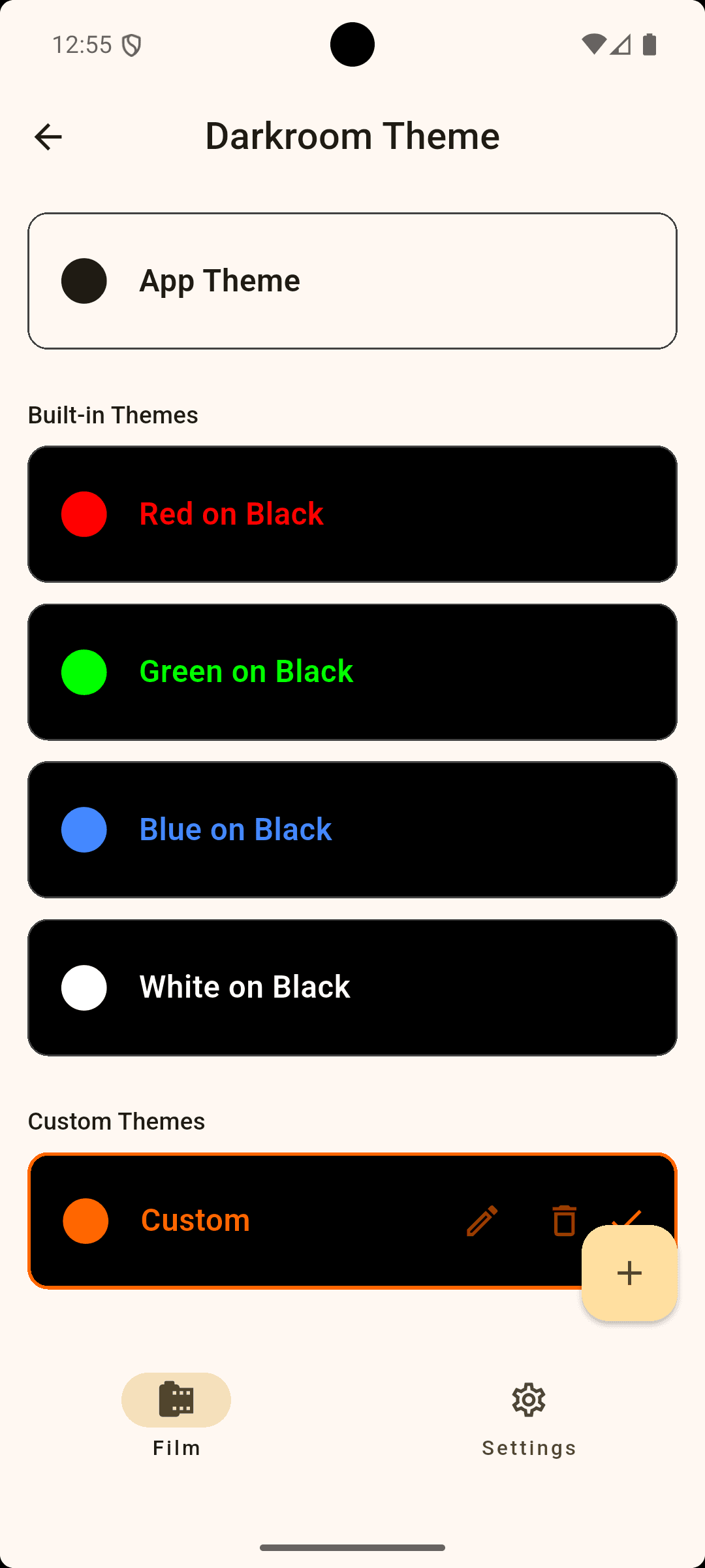 Mobile app screen showing darkroom theme options with built-in themes like red on black, green on black, blue on black, white on black, and a custom theme in orange, along with settings and film icons.